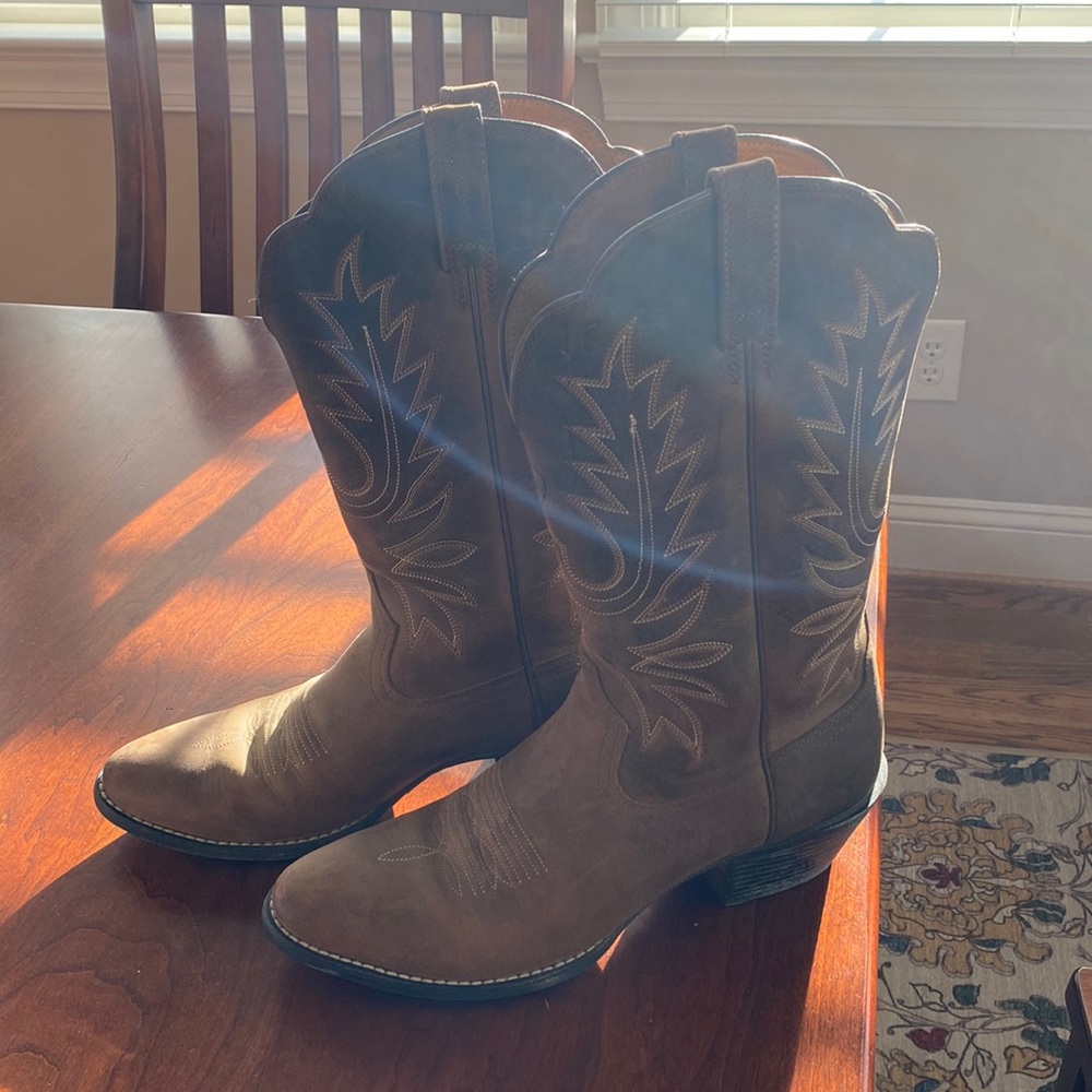 Ariat women’s heritage western boots NEVER WORN